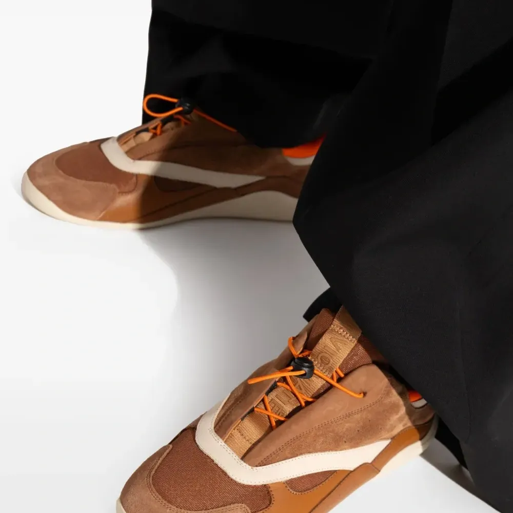 Кожаные кроссовки