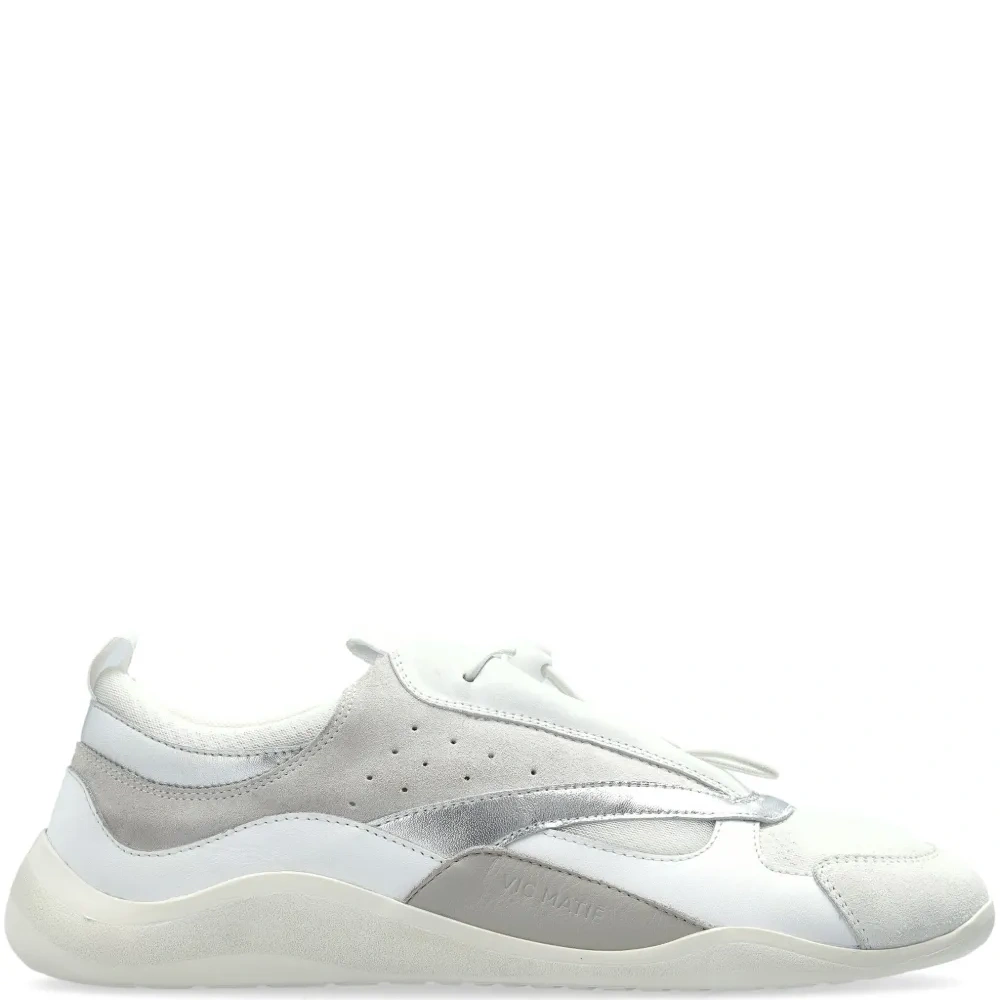 Кожаные кроссовки