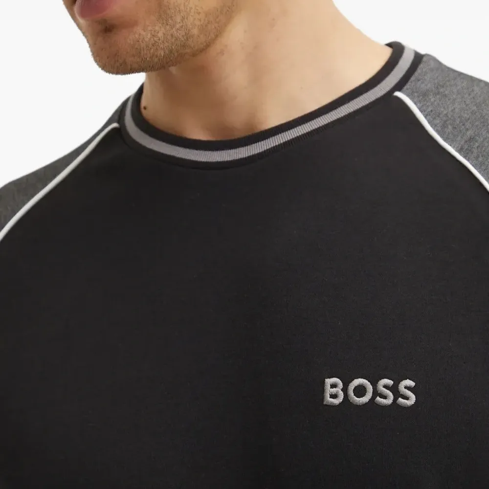 Толстовка с контрастными вставками