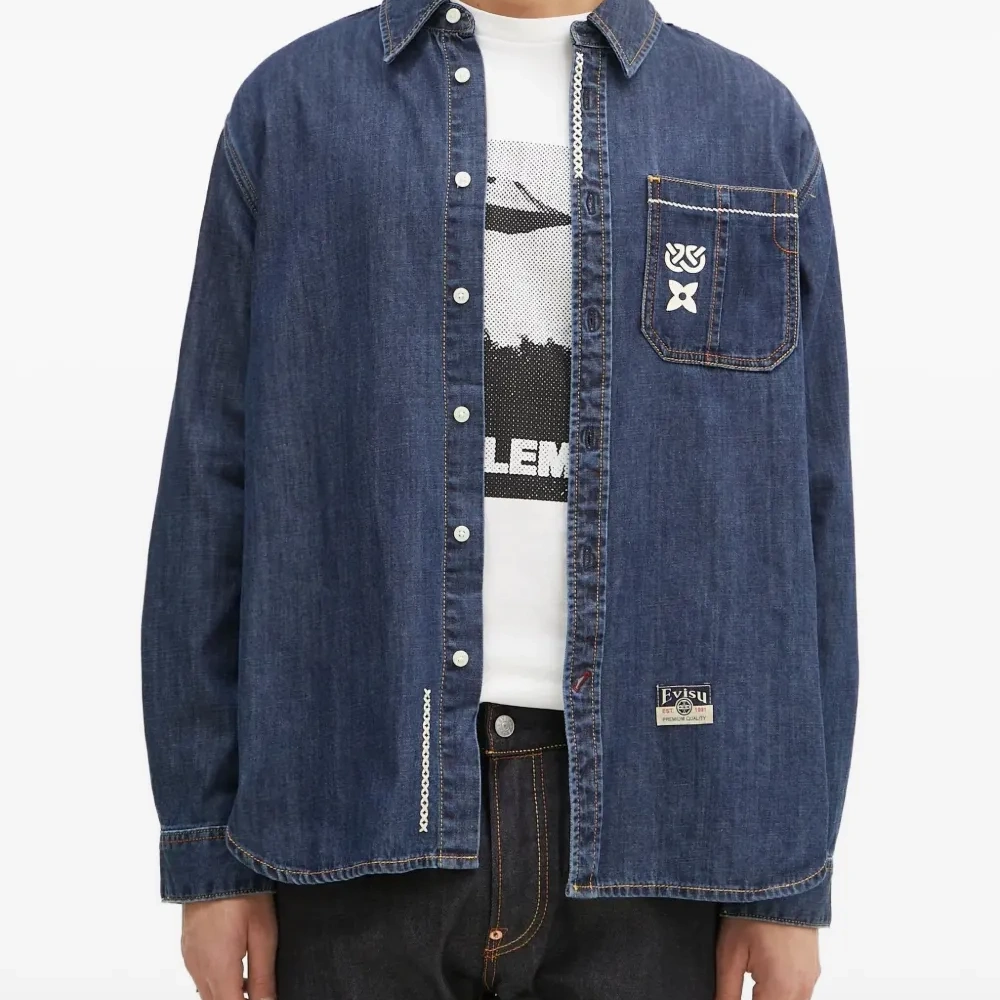 Рубашка с графическим принтом и карманом