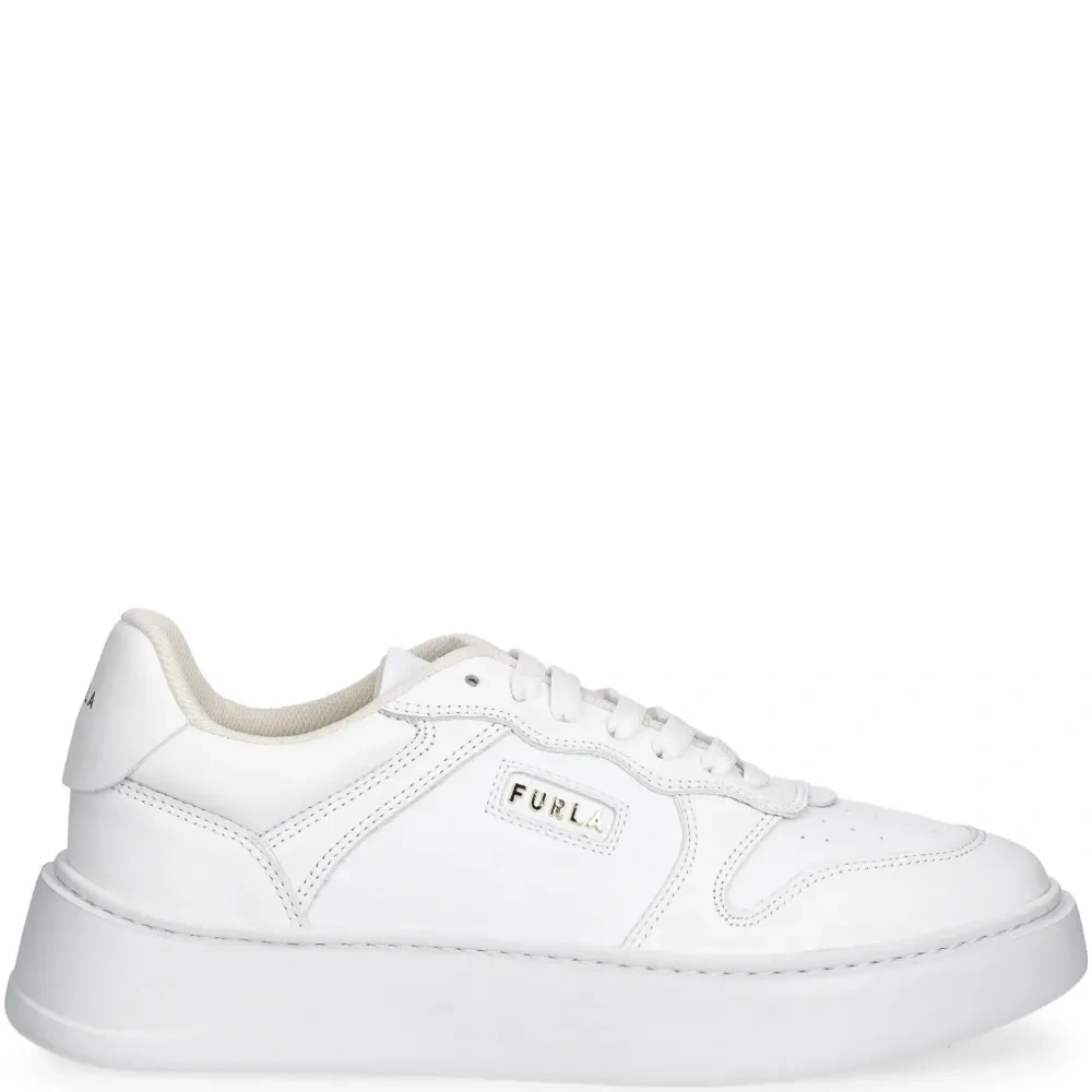 Кроссовки с логотипом