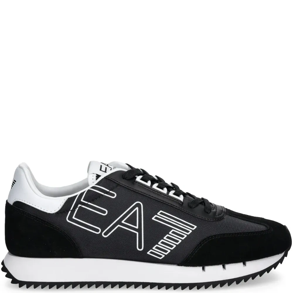 Кроссовки с логотипом