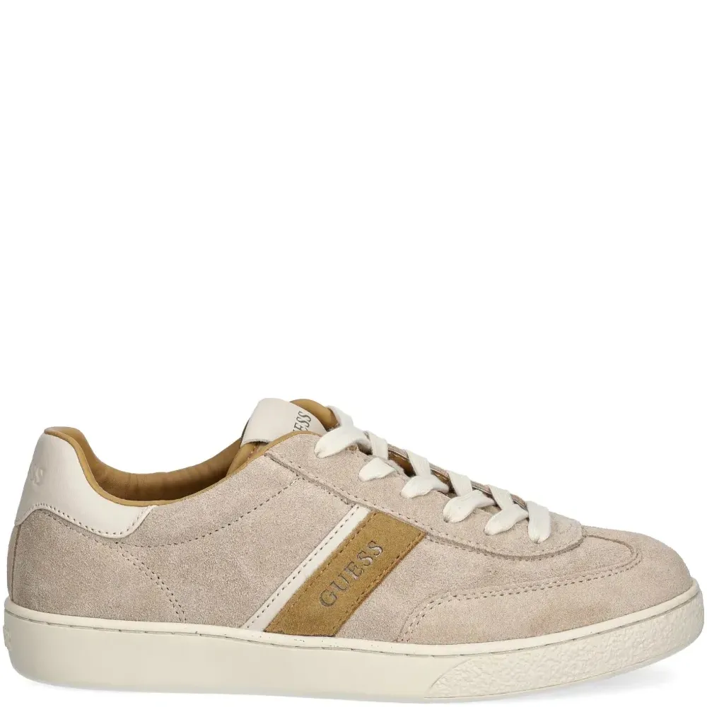 Кроссовки с логотипом