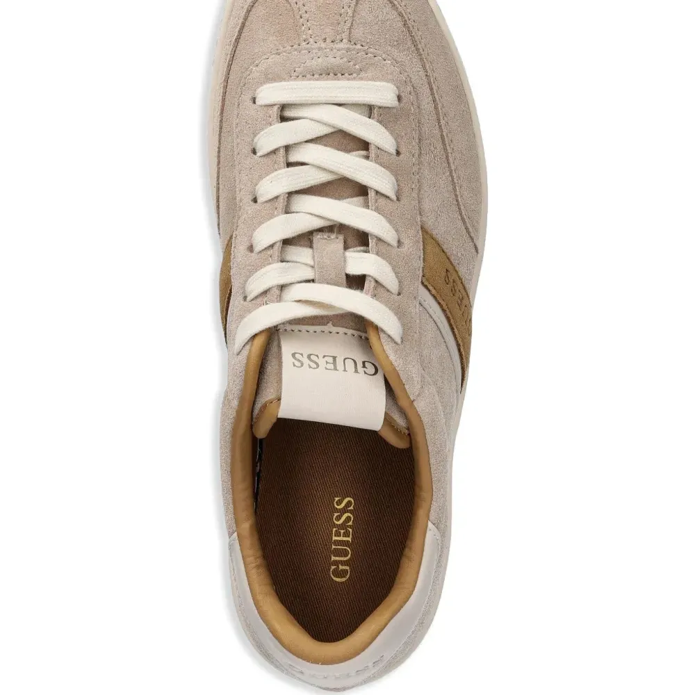 Кроссовки с логотипом