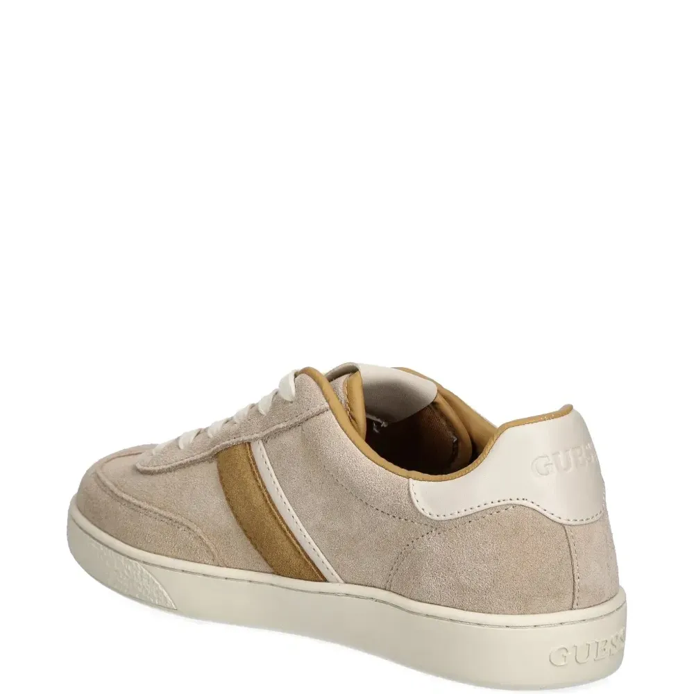 Кроссовки с логотипом