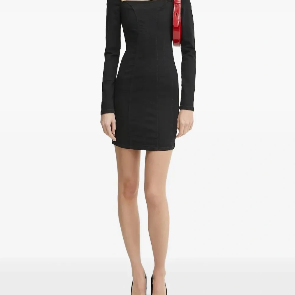 Джинсовое платье с квадратным вырезом