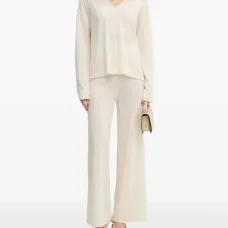 Свитер с V-образным вырезом