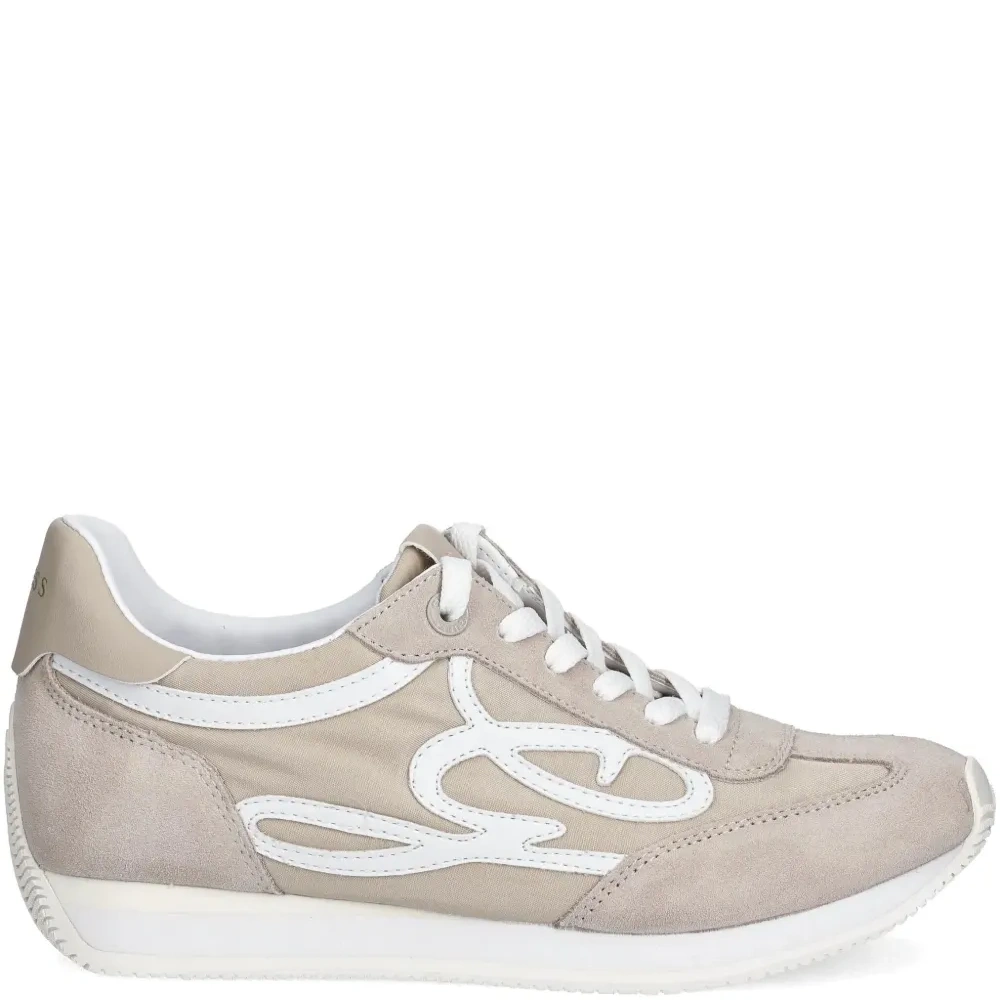 Кроссовки с логотипом