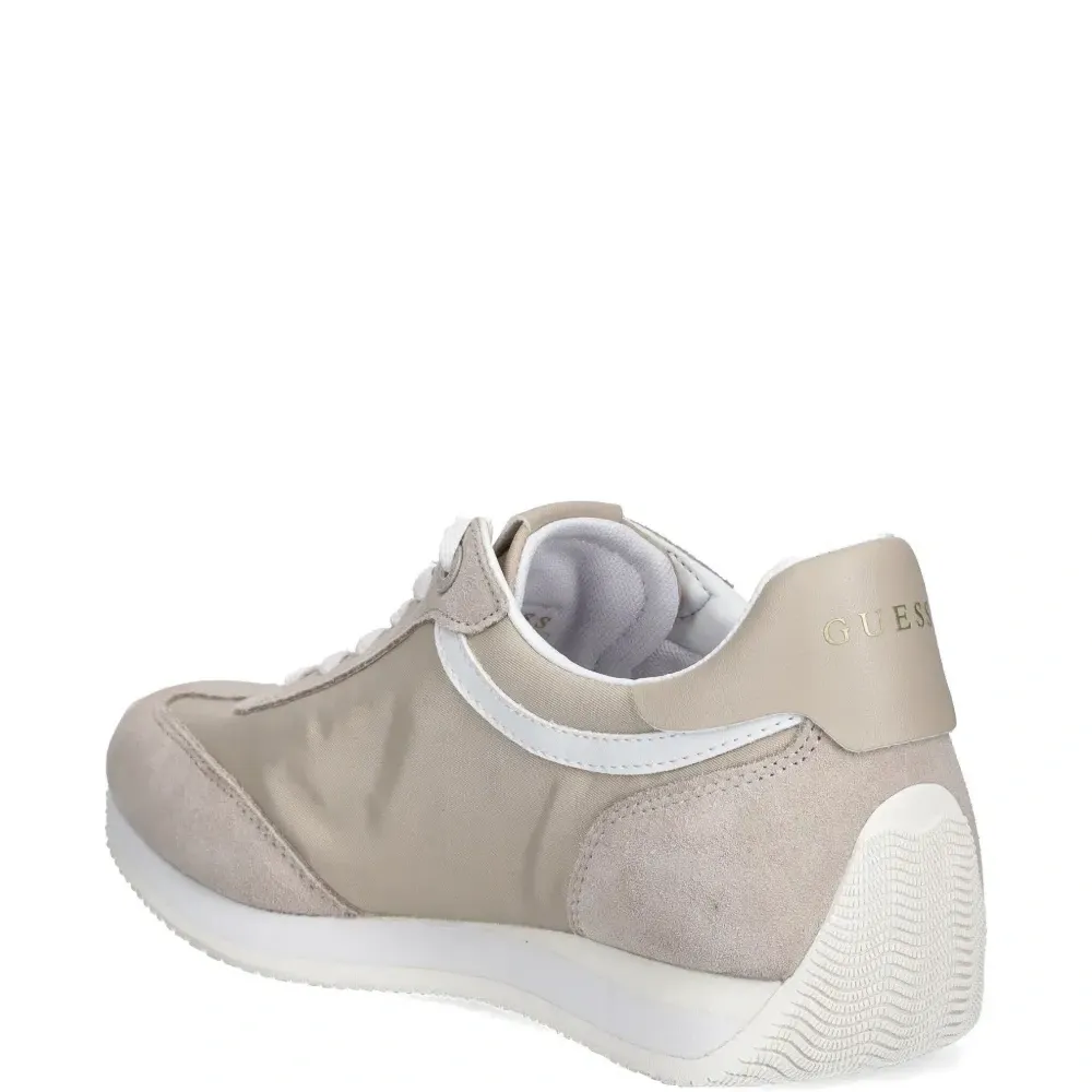 Кроссовки с логотипом