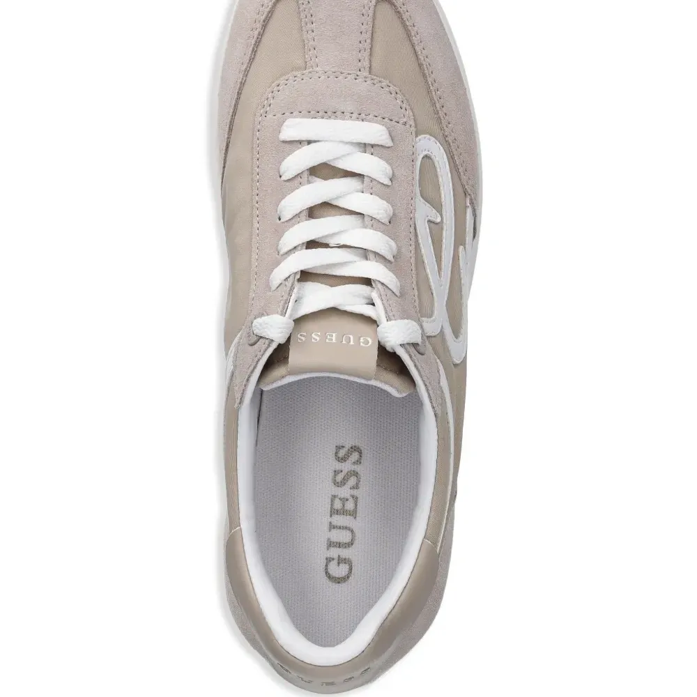 Кроссовки с логотипом