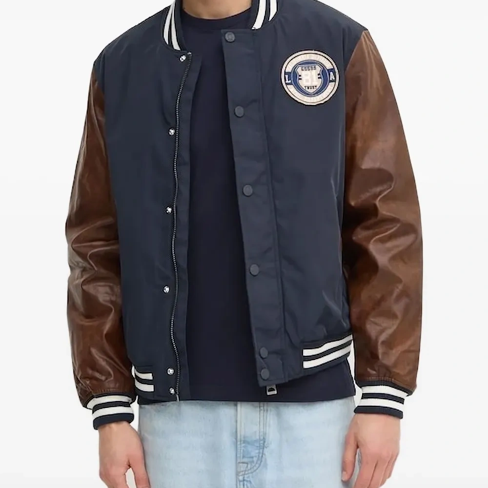 Твиловая бомбер с нашивкой