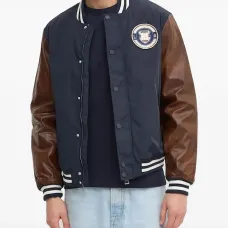 Твиловая бомбер с нашивкой