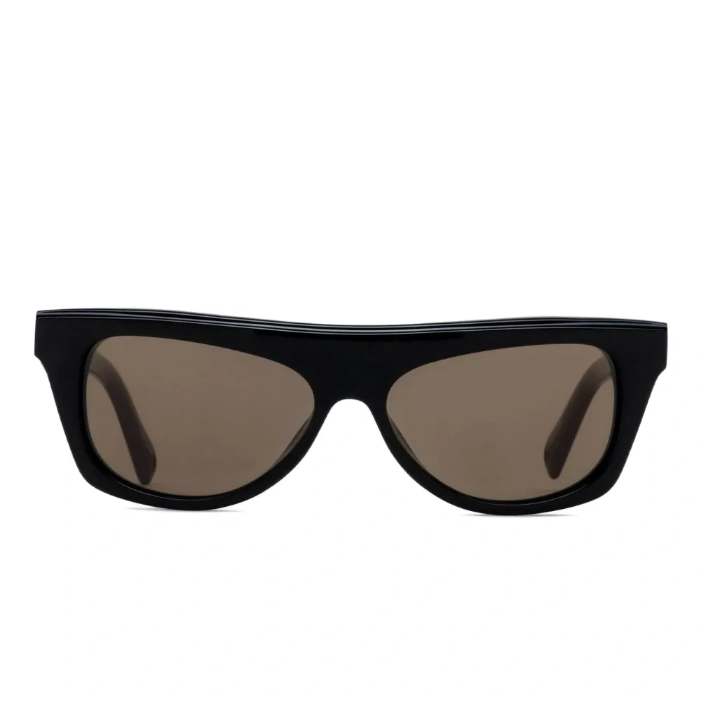 солнцезащитные очки в геометричной оправе