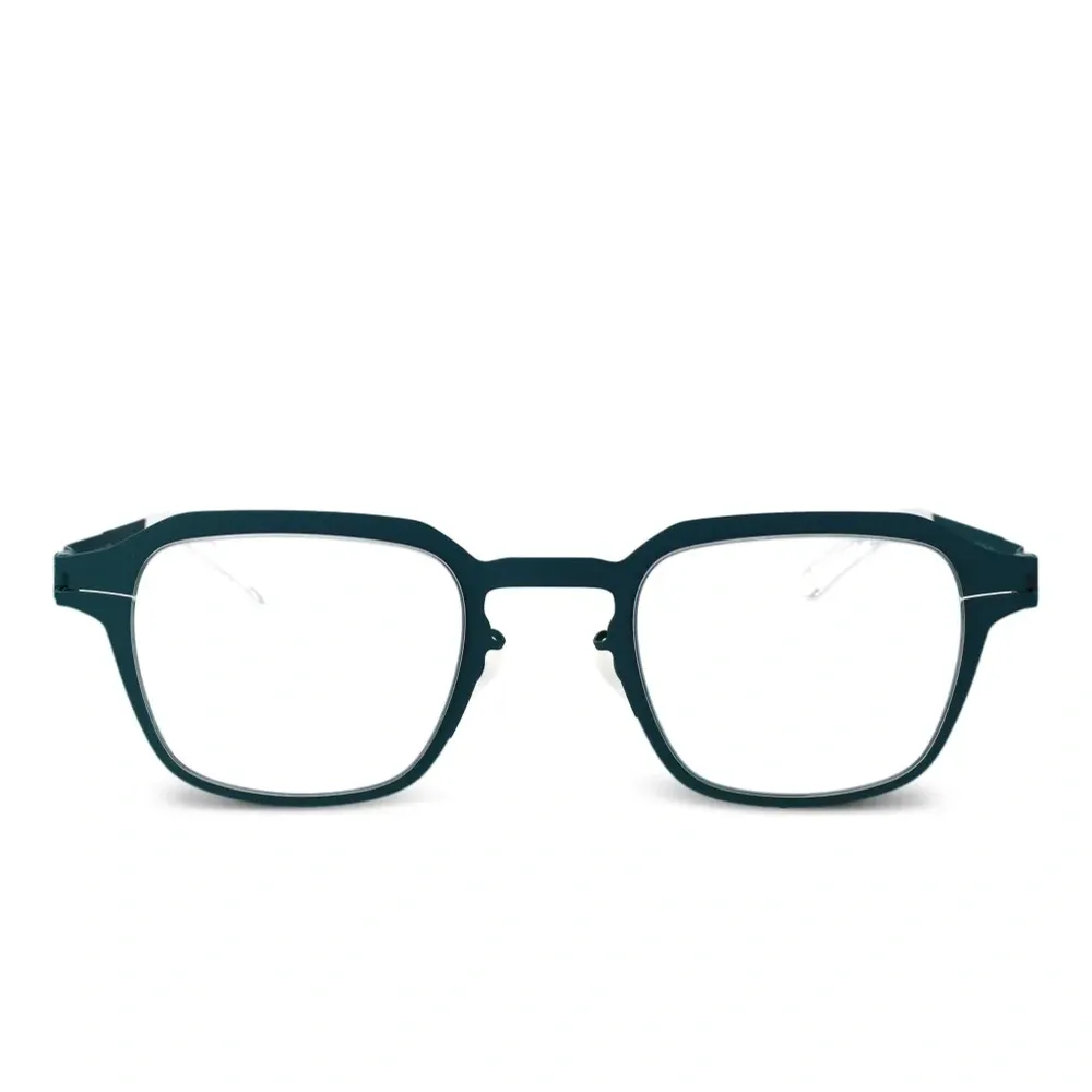 Очки в прямоугольной оправе