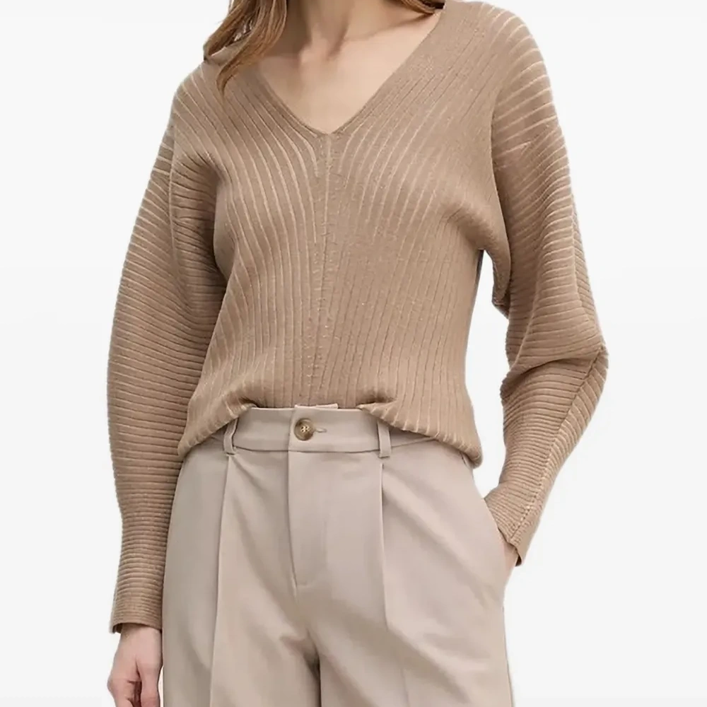 Свитер с V-образным вырезом