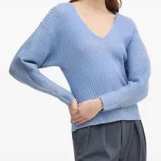 Джемпер в рубчик с V-образным вырезом