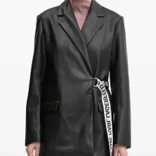 Блейзер с поясом и логотипом