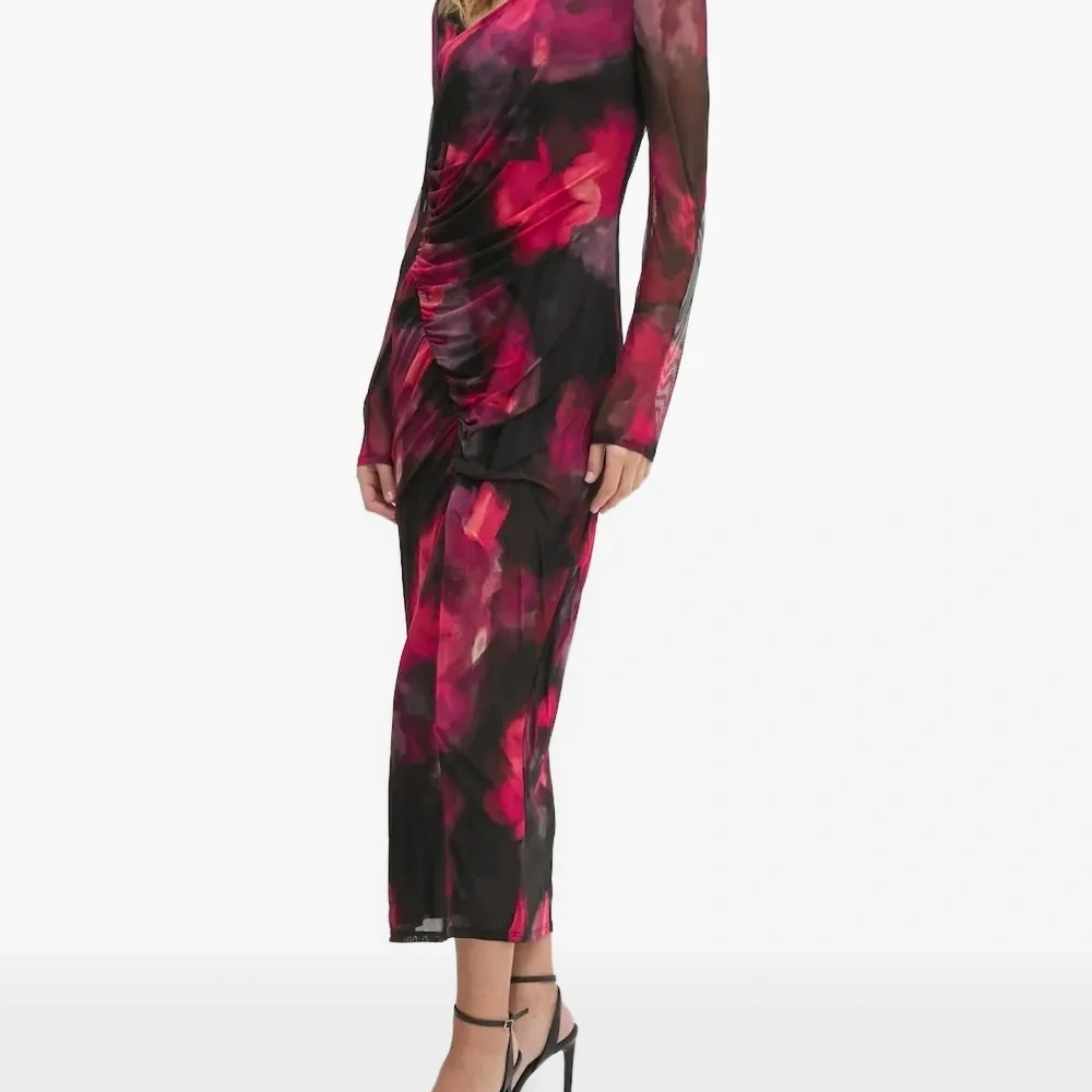 Платье миди со сборками и цветочным принтом