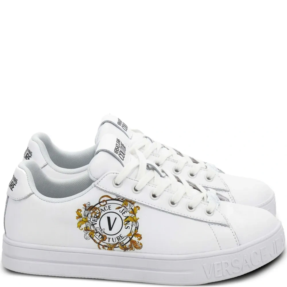 Кроссовки с логотипом