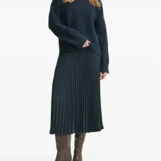 Свитер с высоким воротником