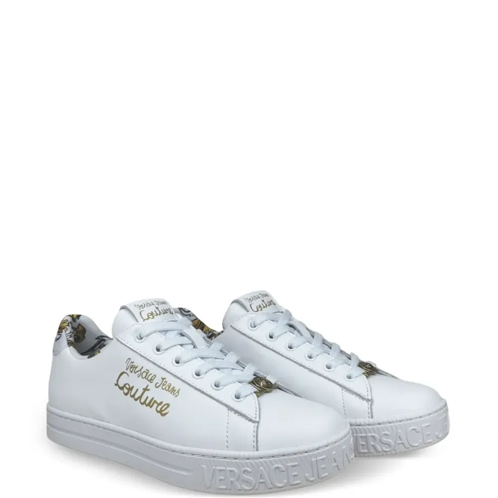 Кроссовки с логотипом