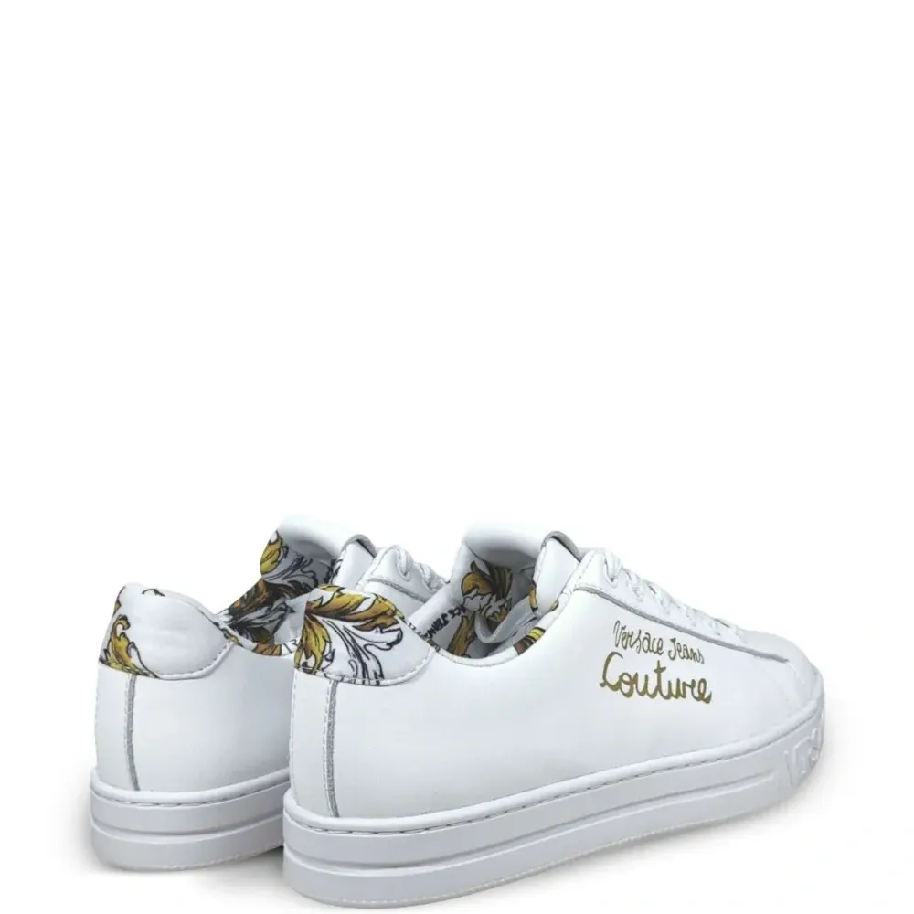 Кроссовки с логотипом