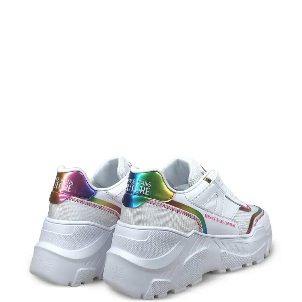 Кроссовки с голографическим эффектом