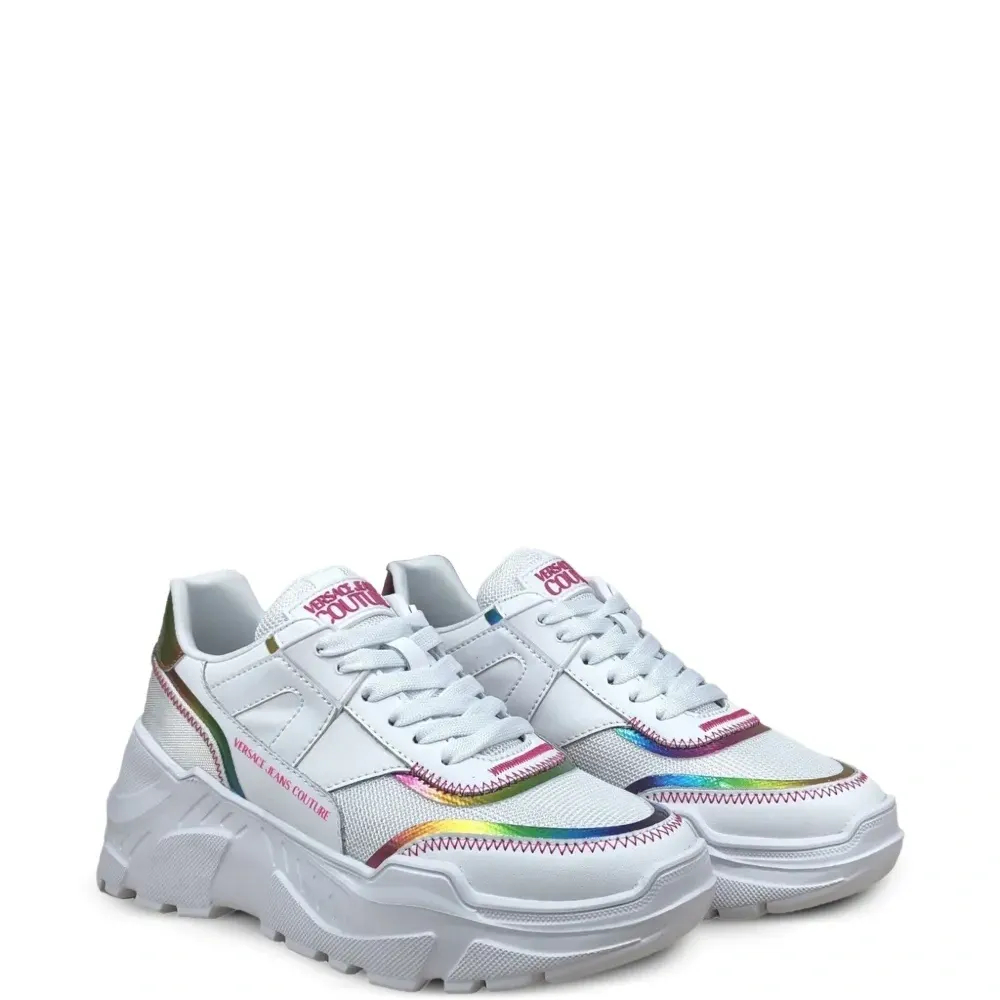 Кроссовки с голографическим эффектом