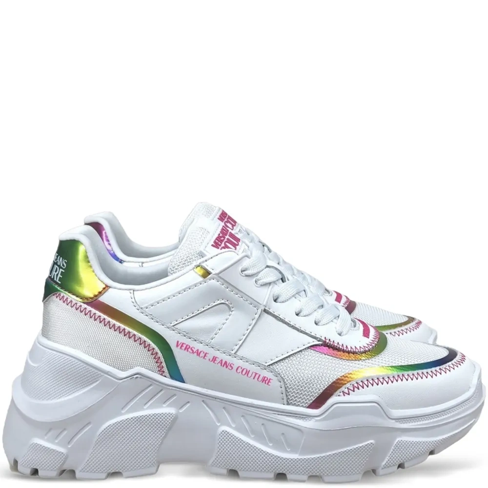 Кроссовки с голографическим эффектом