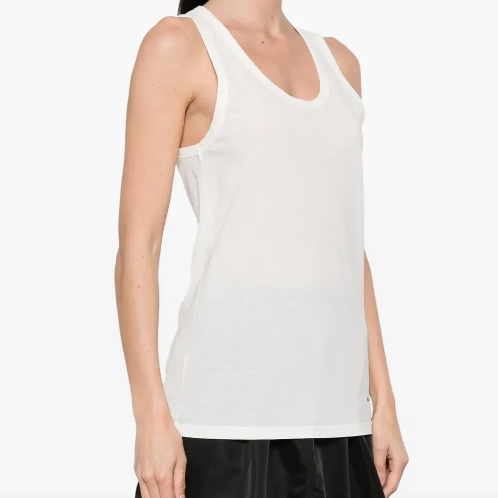 Топ без рукавов