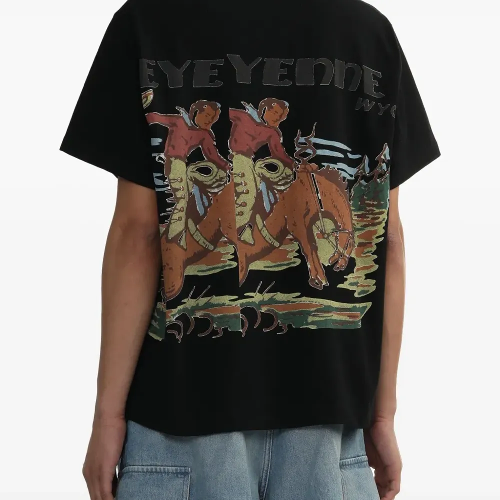 Футболка с графичным принтом