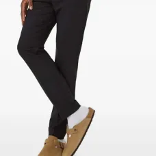 Брюки с вышитым логотипом