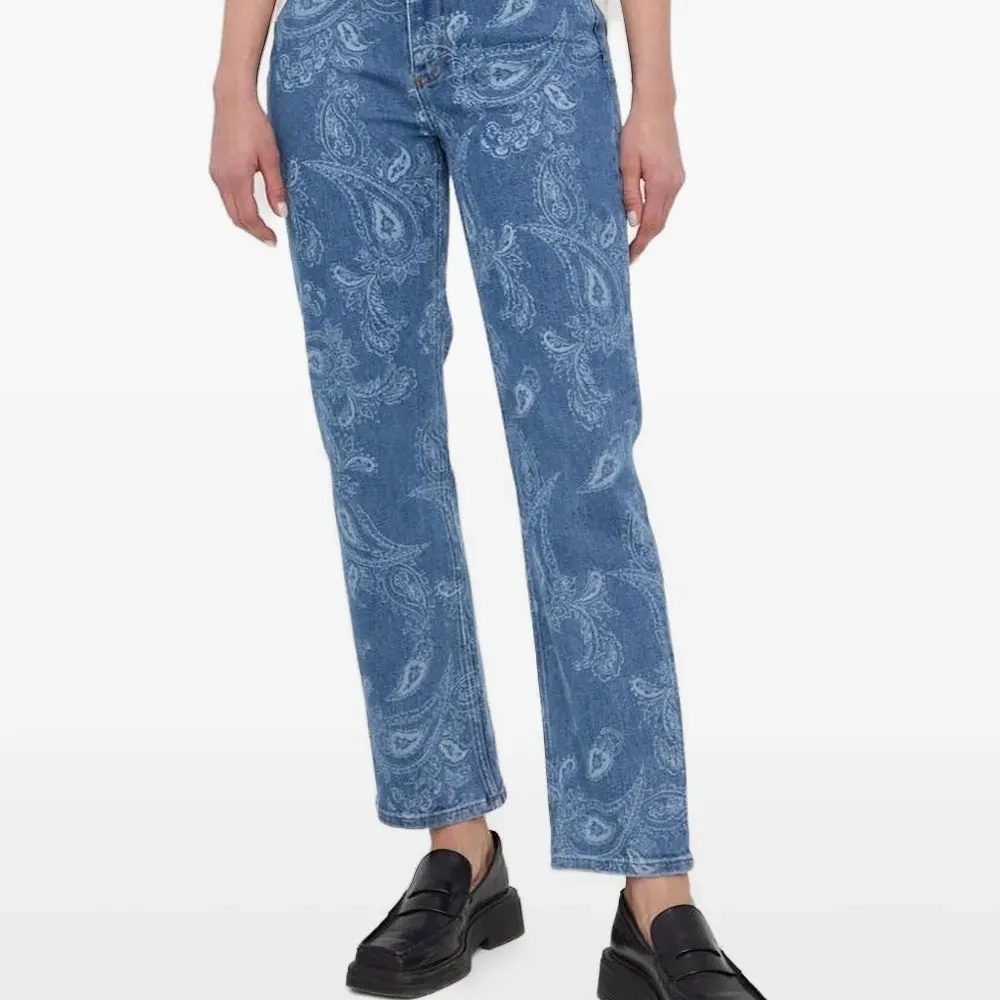 Джинсы с принтом пейсли