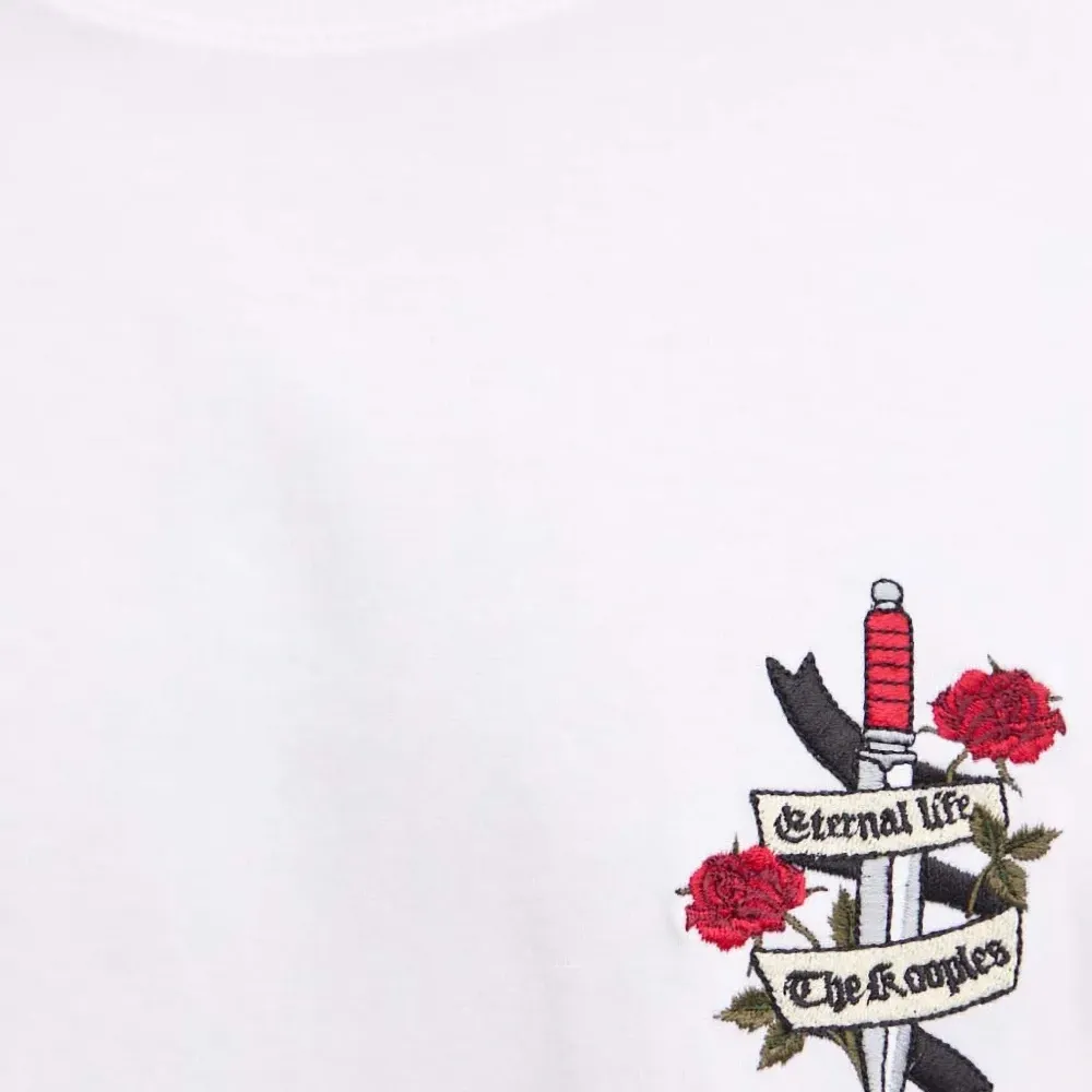 Футболка с вышивкой