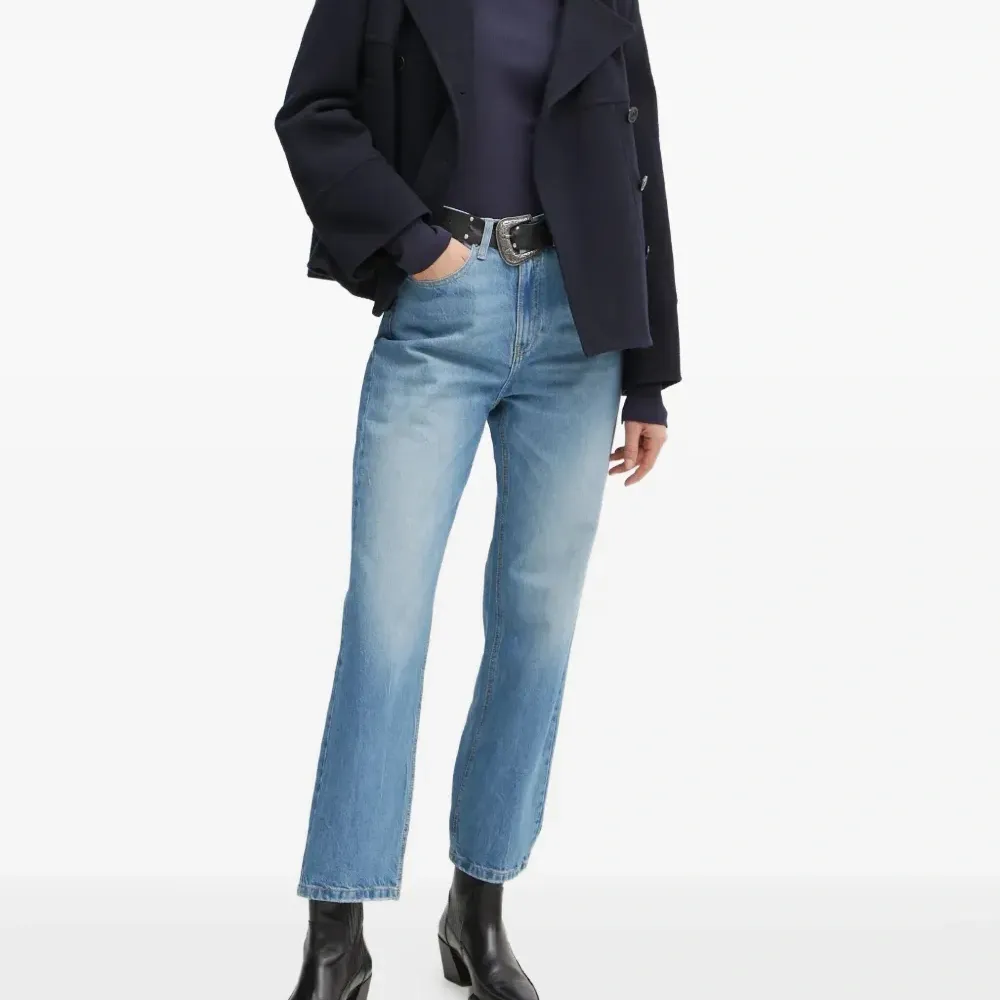 Джинсы с пятью карманами и нашивкой-логотипом Джинсы с пятью карманами и нашивкой-логотипом