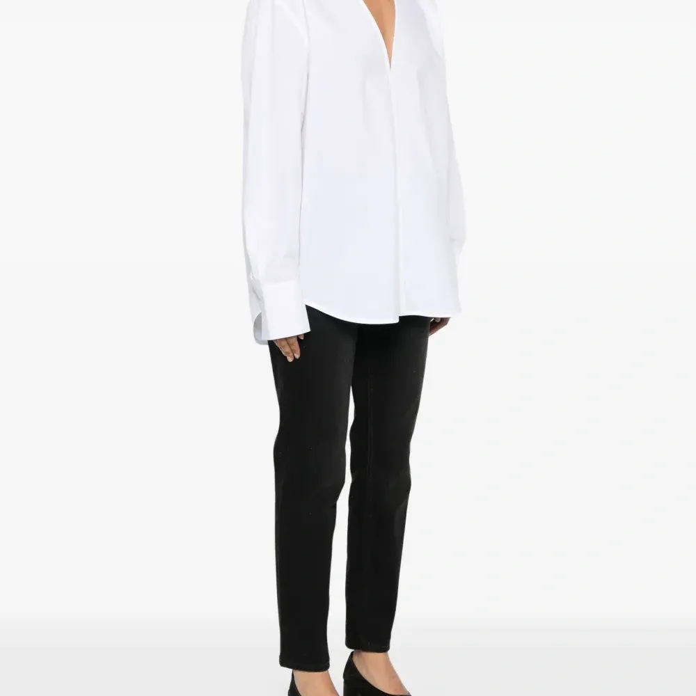 Блузка с V-образным вырезом