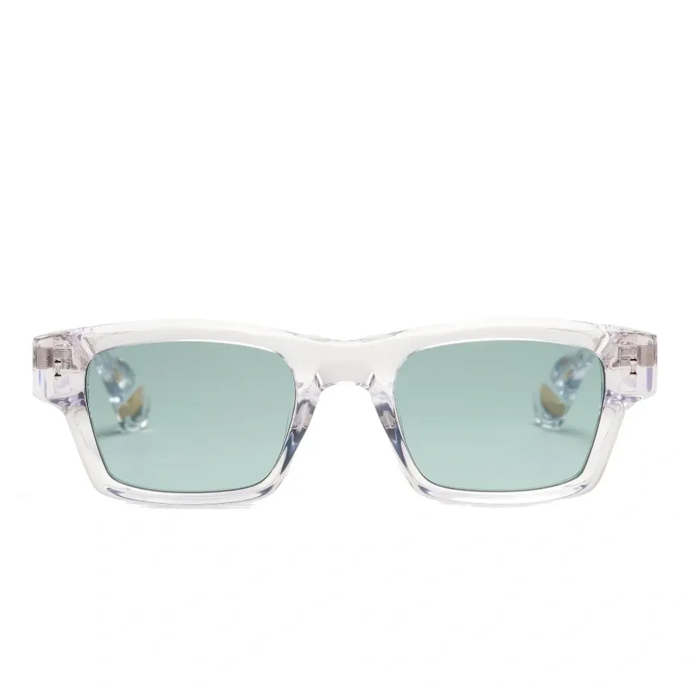 Солнечные очки в квадратной оправе