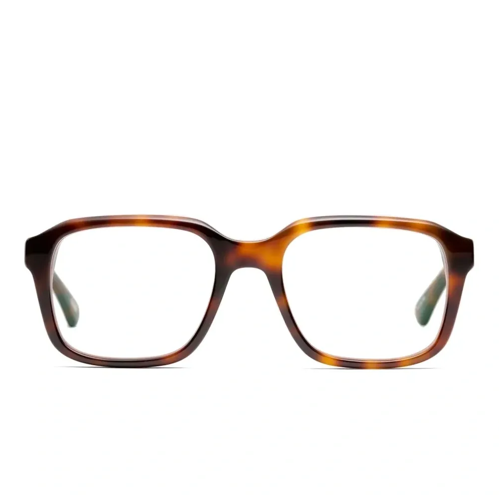 Очки в прямоугольной оправе