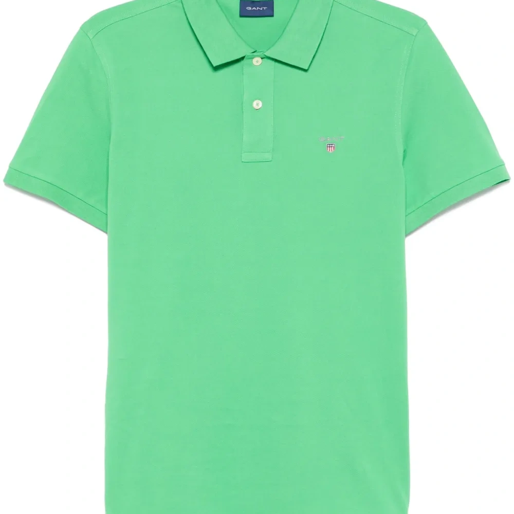 Рубашка поло с вышитым логотипом