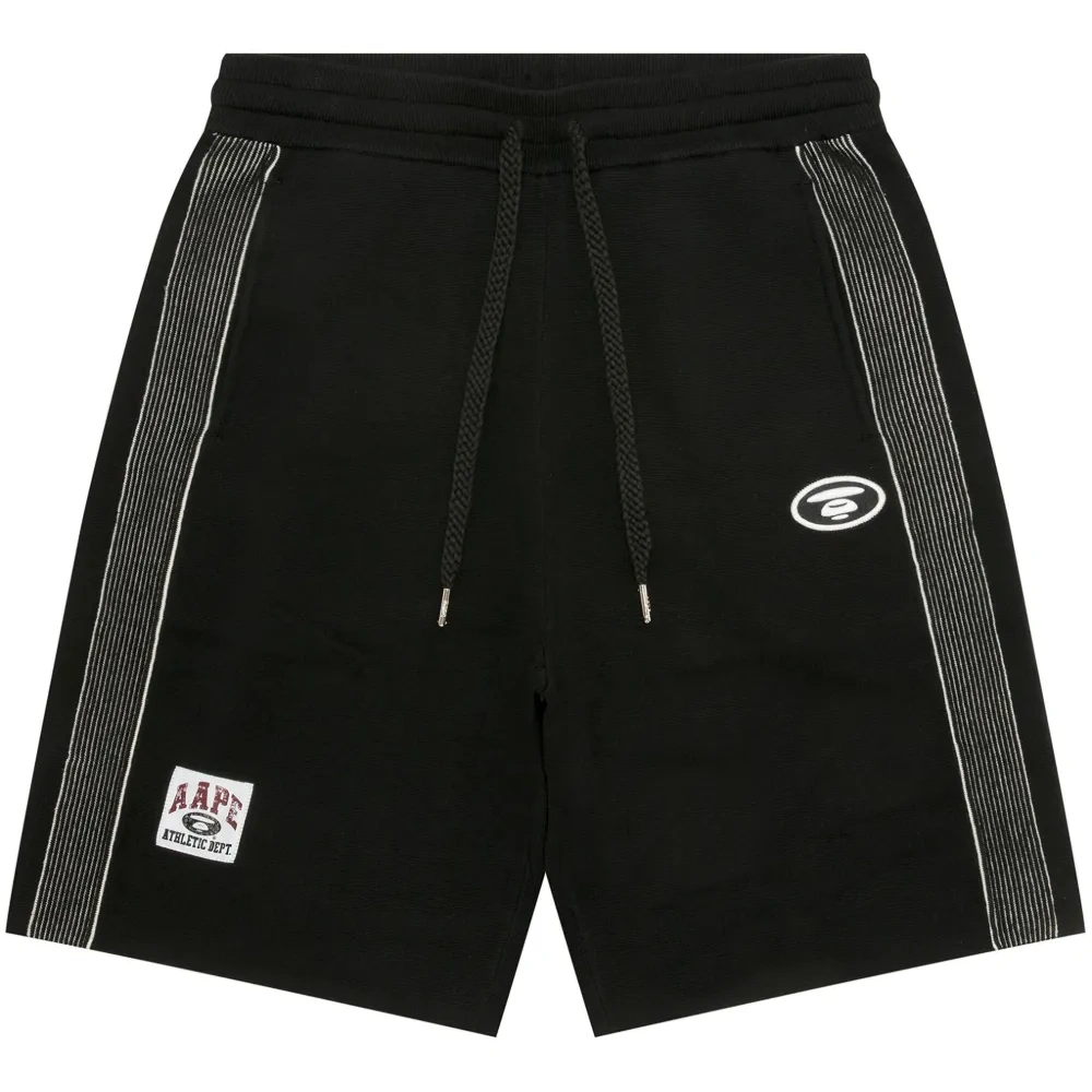 Спортивные шорты с лампасами