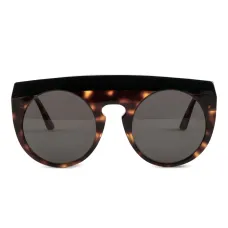 Солнцезащитные очки черепаховой расцветки