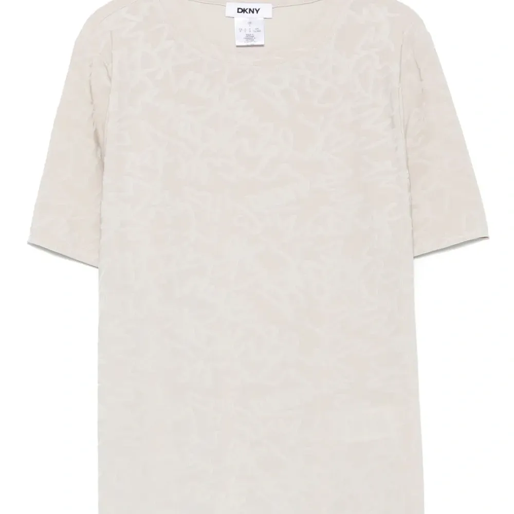 Футболка с логотипом