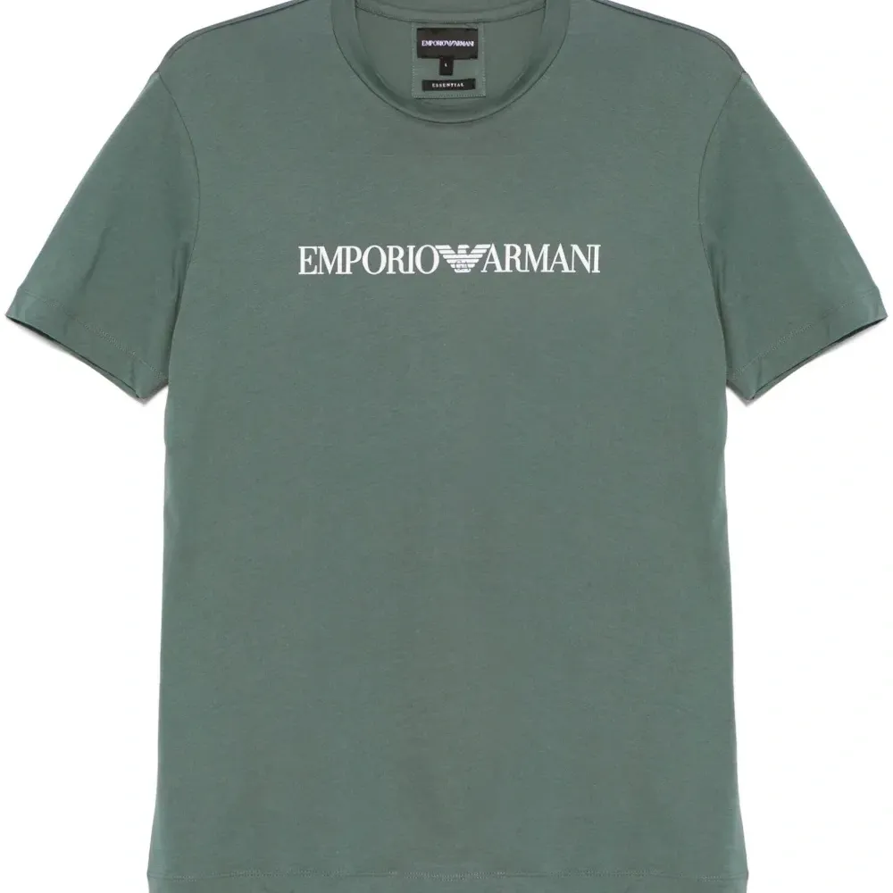 Футболка с логотипом