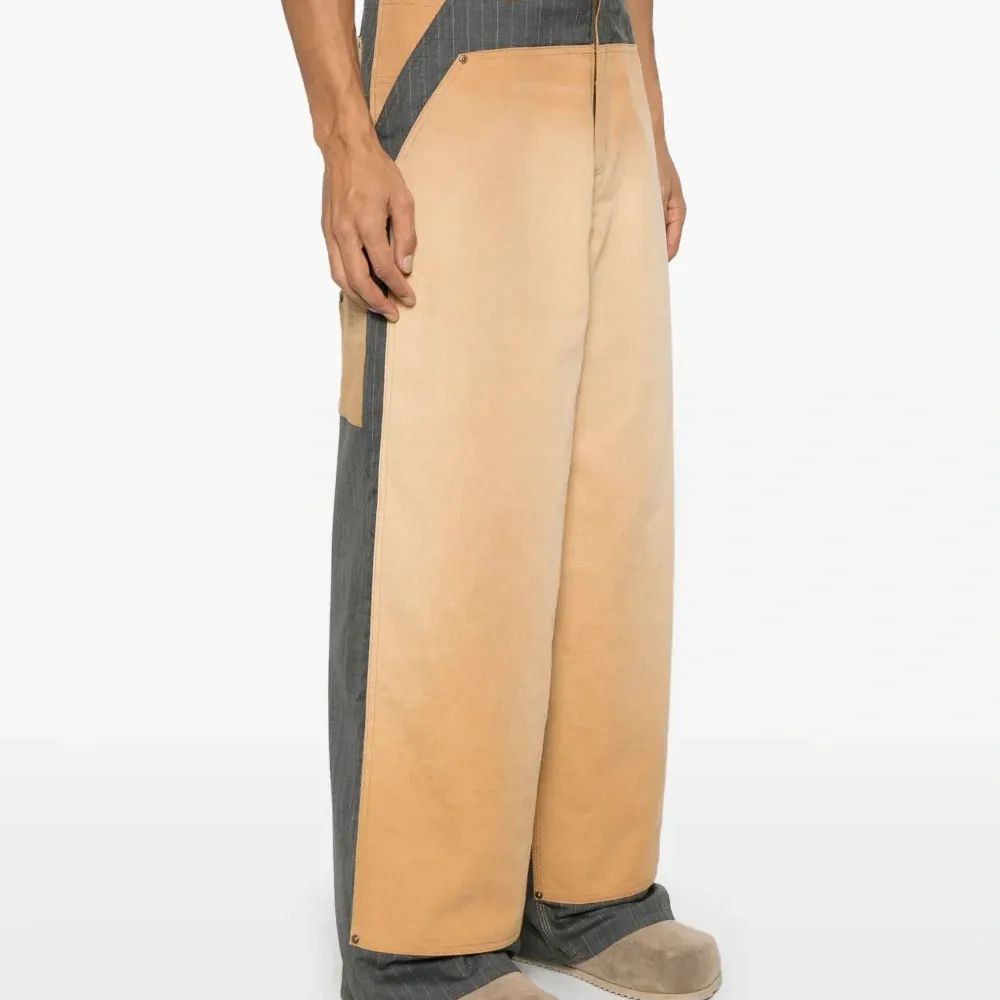 Брюки в тонкую полоску Брюки в тонкую полоску