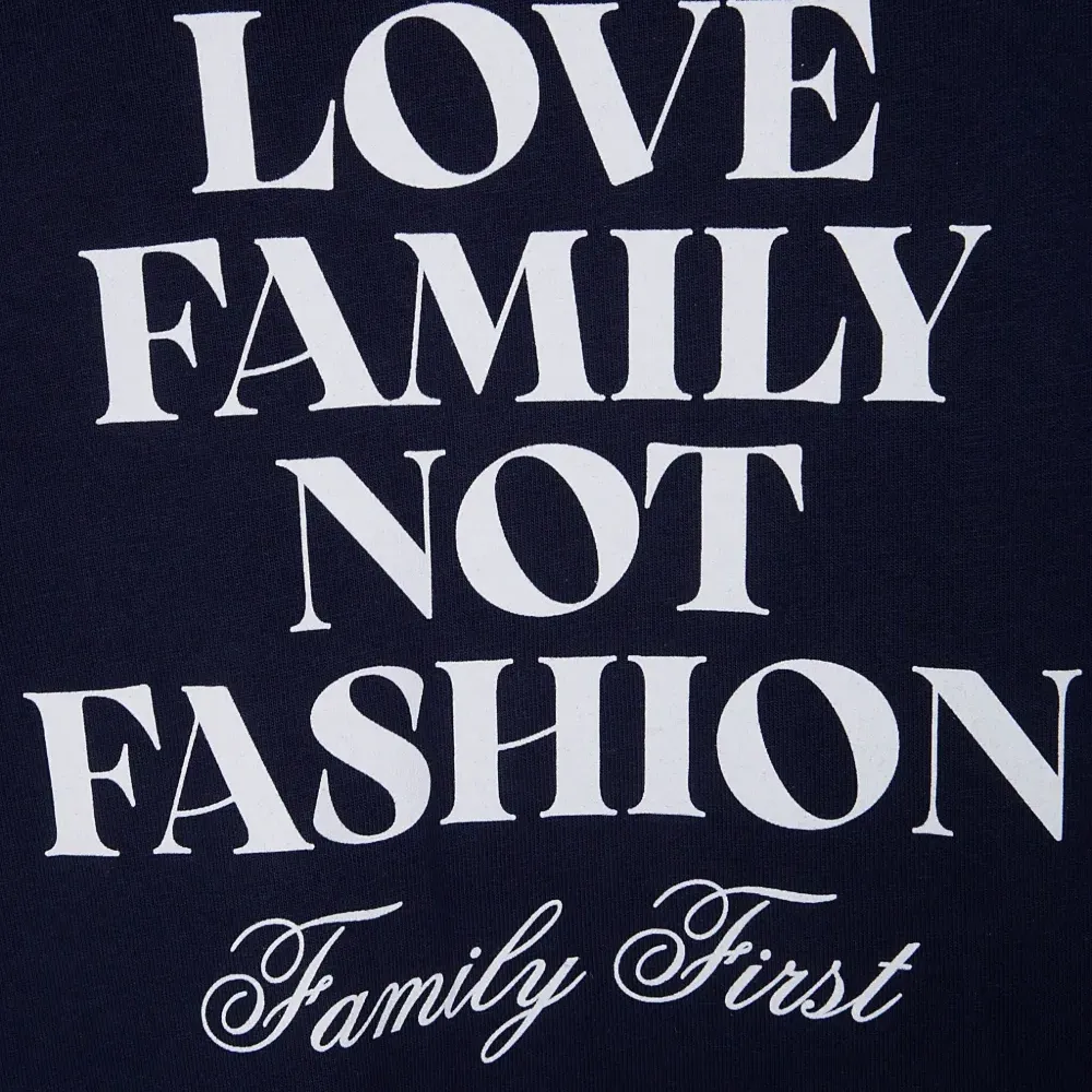 Футболка с логотипом