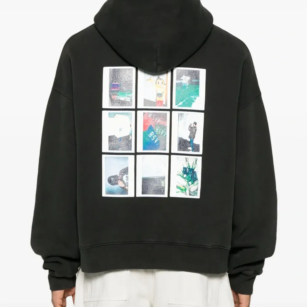 Худи Gallery с вышитым логотипом из коллаборации с RSVP Худи Gallery с вышитым логотипом из коллаборации с RSVP