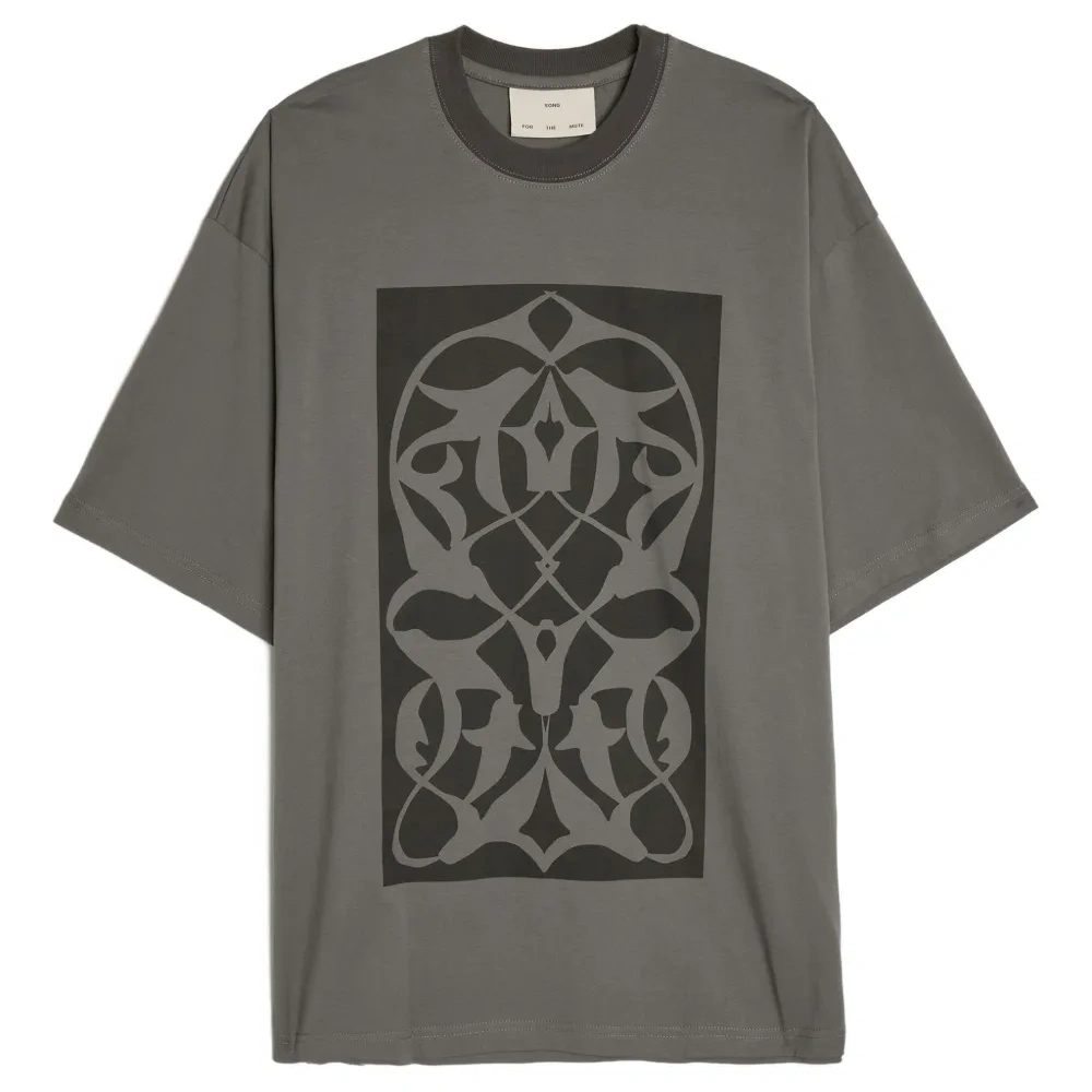 Футболка с графичным принтом