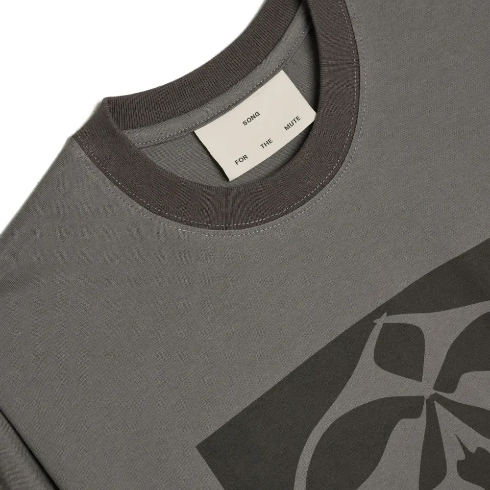 Футболка с графичным принтом Футболка с графичным принтом