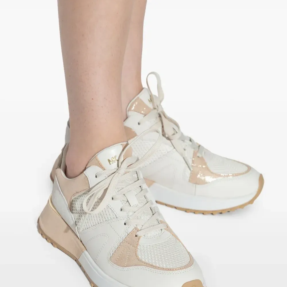 Кроссовки со вставками Кроссовки со вставками