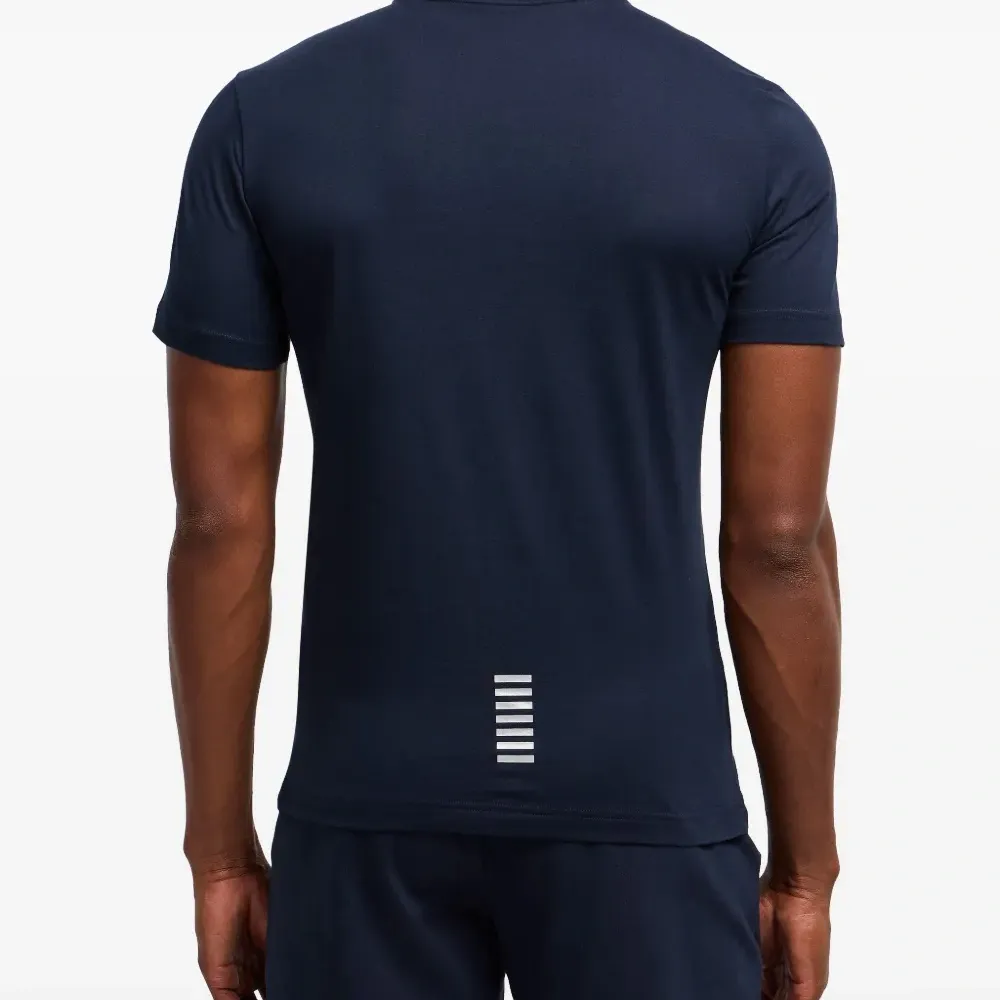 Футболка с логотипом